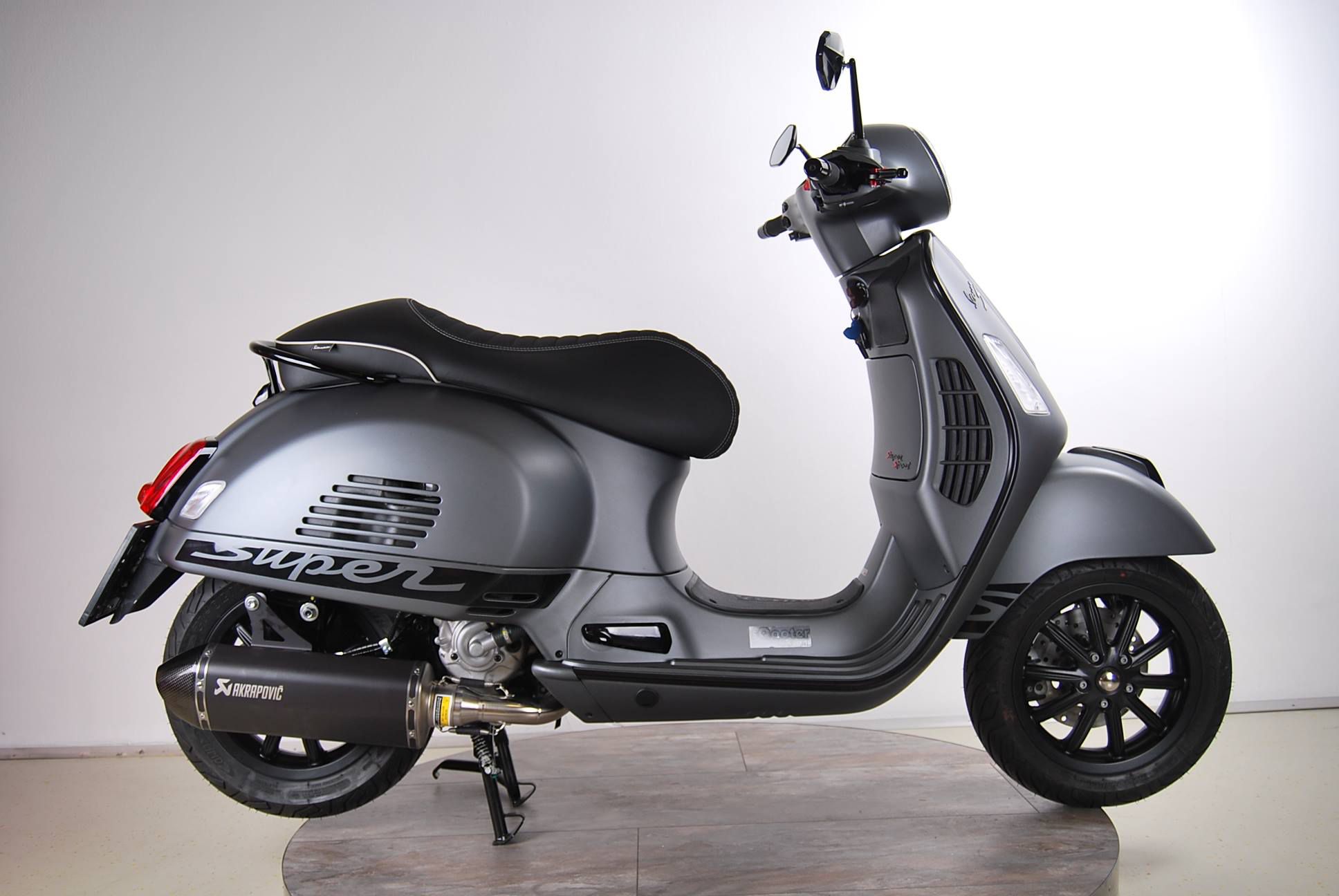 Задний кофр Vespa GTS комплектация